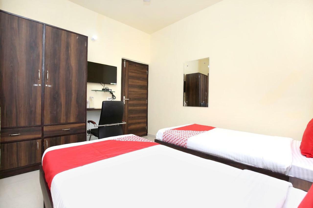 Oyo 16126 Aanantham Hotel Ludhijána Kültér fotó