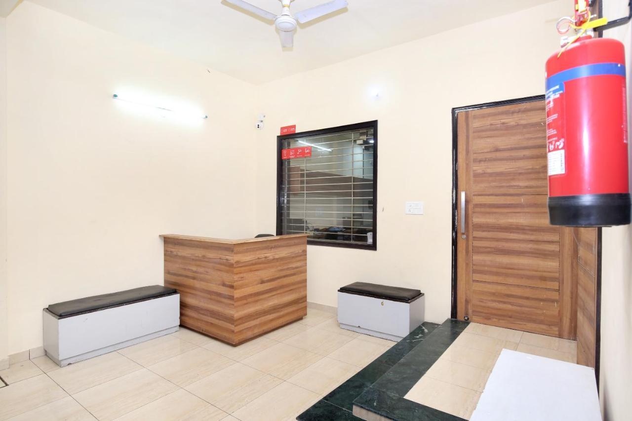 Oyo 16126 Aanantham Hotel Ludhijána Kültér fotó