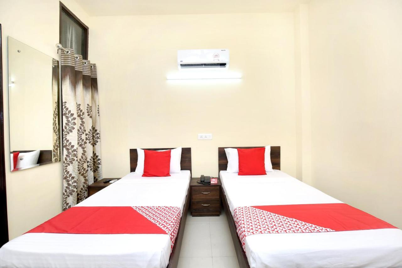 Oyo 16126 Aanantham Hotel Ludhijána Kültér fotó