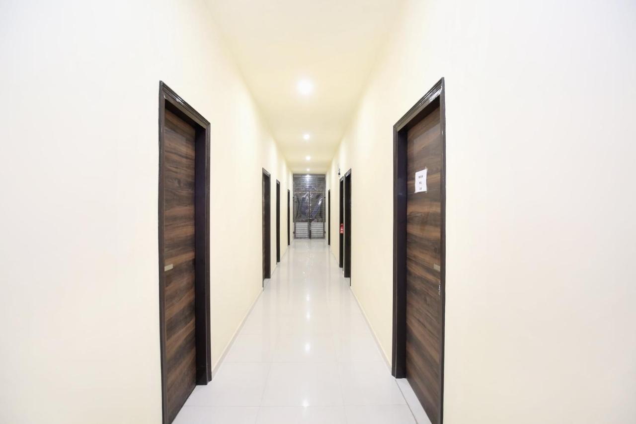 Oyo 16126 Aanantham Hotel Ludhijána Kültér fotó