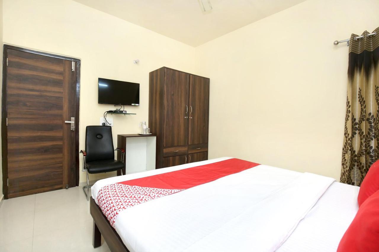 Oyo 16126 Aanantham Hotel Ludhijána Kültér fotó